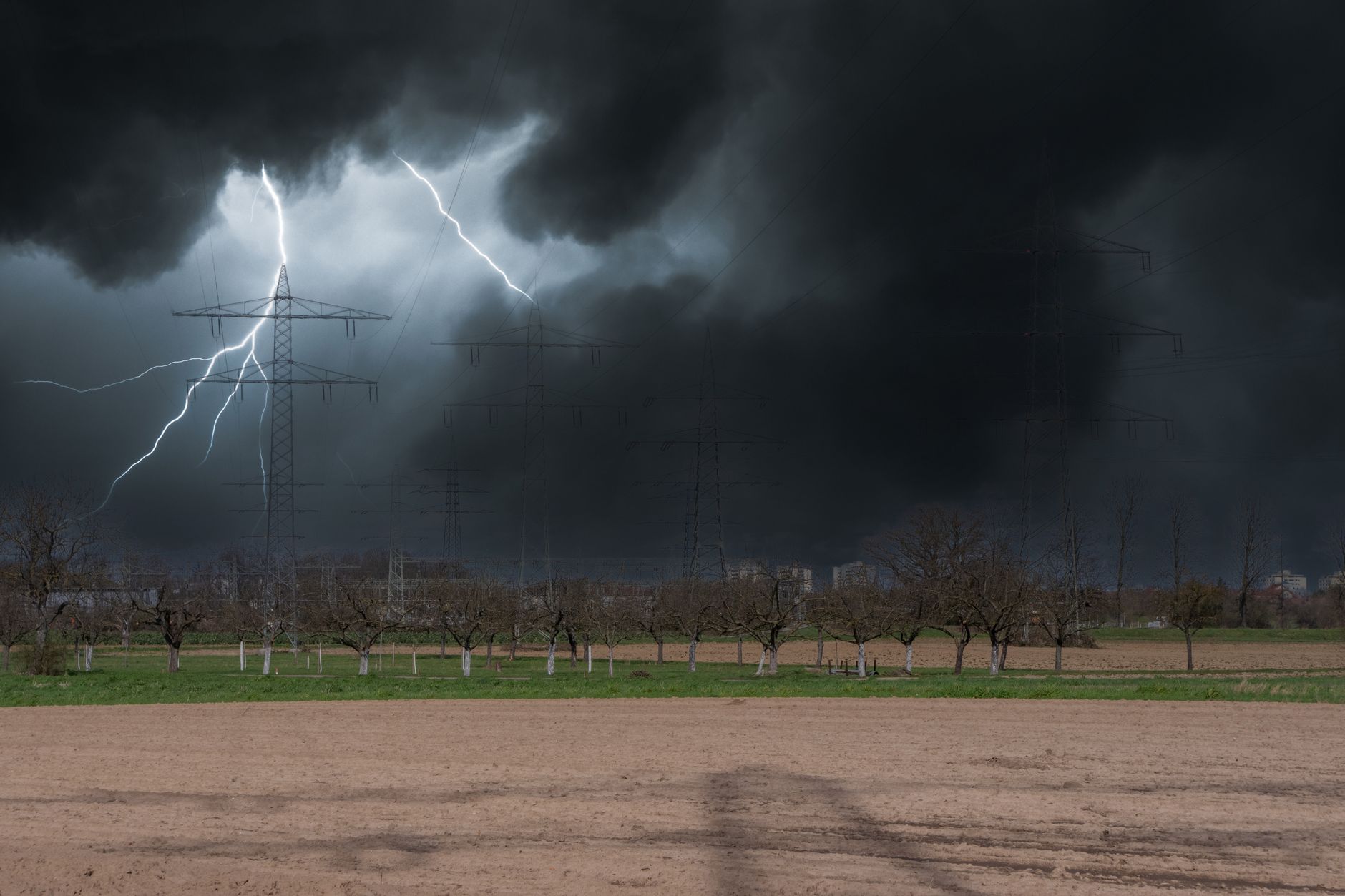 When the Grid Goes Down: Emergency Communication Tools Built for America's Real Disaster Pattern 1 72-Hour Emergency Communication Tools for Grid Outages
